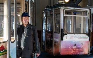 Schaffner Emil in der Bergstation der Schauinslandbahn